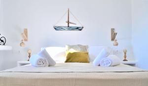 Postel nebo postele na pokoji v ubytování Krotiri View Paros