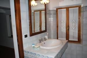 Kúpeľňa v ubytovaní B&B Salvarosa + 37 fotografií
