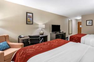 Postel nebo postele na pokoji v ubytování Comfort Inn & Suites