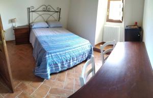 En eller flere senge i et værelse på Agriturismo Marzolara.