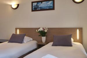 Łóżko lub łóżka w pokoju w obiekcie Zenitude Hôtel-Résidences Carcassonne
