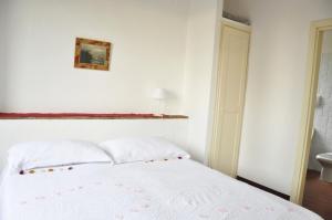 A bed or beds in a room at La Colombera in Toscana