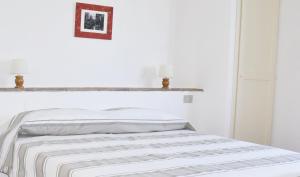 A bed or beds in a room at La Colombera in Toscana