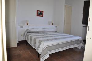 A bed or beds in a room at La Colombera in Toscana