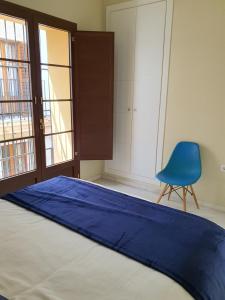 Łóżko lub łóżka w pokoju w obiekcie Habitaciones Casa Sevillana Centro