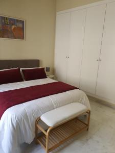 Łóżko lub łóżka w pokoju w obiekcie Habitaciones Casa Sevillana Centro