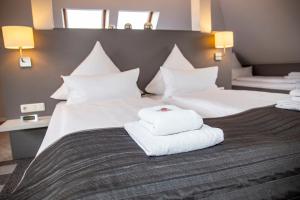 Postel nebo postele na pokoji v ubytování Hotel "Zur Mühle"