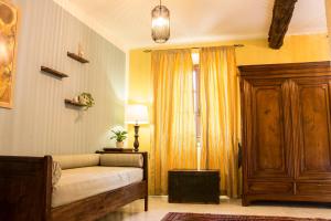A bed or beds in a room at L'Aromatario