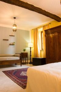 A bed or beds in a room at L'Aromatario
