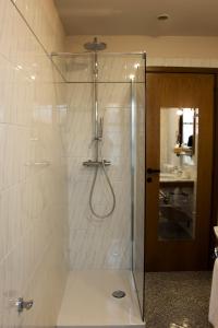 A bathroom at L'Aromatario