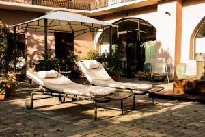 A patio or other outdoor area at L'Aromatario