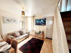 a living room with a couch and a tv at Cedar Villa - Perfect For Longer Stays in Chatham
