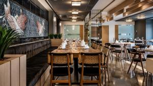 Reštaurácia alebo iné gastronomické zariadenie v ubytovaní Avra Imperial Hotel