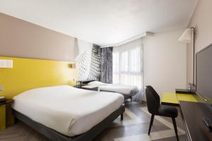 Rúm í herbergi á Ibis Styles Nice Centre Port