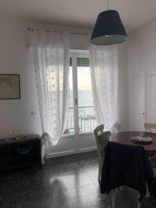 Galeriebild der Unterkunft Bea's Apartment - The window to the sea - Seafront in Monterosso al Mare