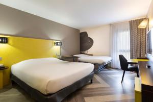 Rúm í herbergi á Ibis Styles Nice Centre Port
