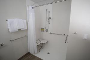 Koupelna v ubytování Holiday Inn Omaha Downtown - Waterpark by IHG + 101 fotografií