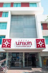 a store front of a building with a union sign at Hotel Unión Plaza in Montería