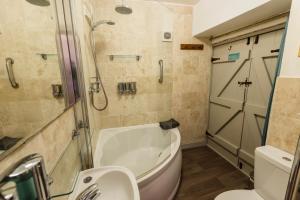 Φωτογραφία από το άλμπουμ του Haddock Hideaway σε Castleton