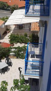 A balcony or terrace at Hotel Conca d'Oro