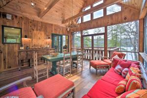 Imagen de la galería de Adirondack Oasis Lake House with Dock and Deck!, en Schroon Lake