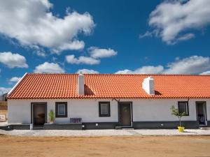 a white house with an orange roof at Castelo de Arez in Alcácer do Sal