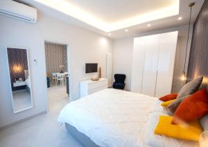 Łóżko lub łóżka w pokoju w obiekcie Napoli City Center - Appartamenti e Camere