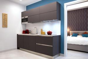Kuchnia lub aneks kuchenny w obiekcie Napoli City Center - Appartamenti e Camere