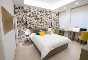 Łóżko lub łóżka w pokoju w obiekcie Napoli City Center - Appartamenti e Camere