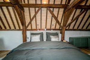 a bedroom with a large bed in a attic at De Witte Dame in Zierikzee