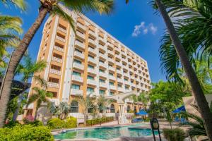 a view of the hotel from the pool at Hotel Lucerna Culiacan in Culiacán