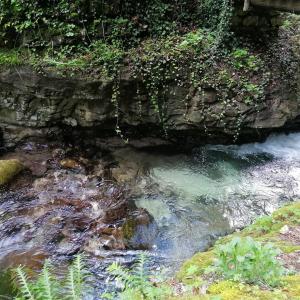 a stream of water next to a rocky cliff at Agriturismo La Pagliarella in Caramanico Terme
