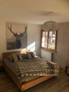 Postel nebo postele na pokoji v ubytování Le Cerf, magnifique studio avec jardin-terrasse et garage