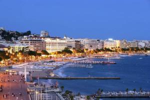 Photo de la galerie de l'établissement Superbe Studio in Cannes 450m sea & parking, à Cannes