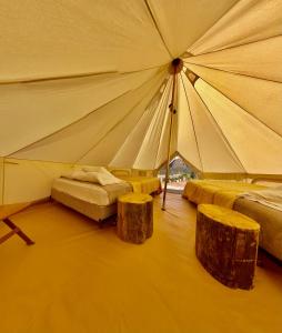 Postel nebo postele na pokoji v ubytování Zion Glamping Adventures