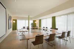 Zona de afaceri și/sau sala de conferințe de la Holiday Inn Express Neunkirchen, an IHG Hotel