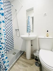 Apartamentos Postal WIFI, Madrid, Spain - Booking.com