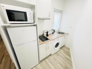 Apartamentos Postal WIFI, Madrid, Spain - Booking.com