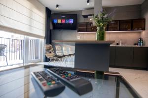 Televízia a/alebo spoločenská miestnosť v ubytovaní EL Apartments - Aries