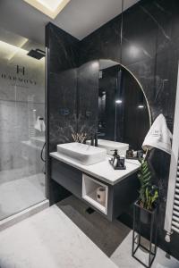 a bathroom with a sink and a shower at Harmony Apartmani Arandjelovac in Arandjelovac