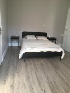Ένα ή περισσότερα κρεβάτια σε δωμάτιο στο Appartement Alloix