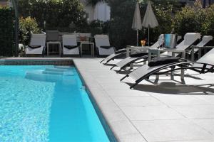 Kolam renang di atau di dekat Hôtel Victoria