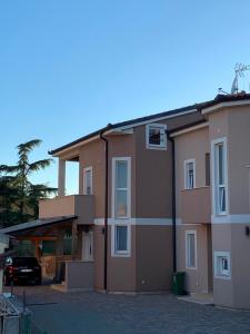 Budova, kde se apartmán nachází