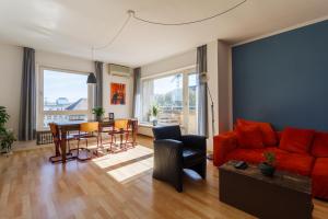 a living room with a red couch and a table at #centralstation #130qm Hauptbahnhof #netflix in Karlsruhe