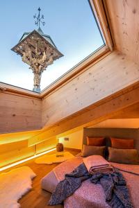 เตียงในห้องที่ Alpin Residenz Dachsteinperle