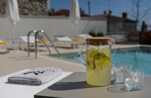 Nápoje v ubytování MARAVILLA SUITES