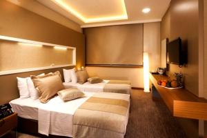 سرير أو أسرّة في غرفة في MAJURA HOTEL BUSINESS