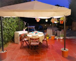 A restaurant or other place to eat at Vicky's homestay Sanremo - C. CITRA 008055-LT-1257