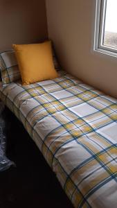 En eller flere senge i et værelse på Kittiwake