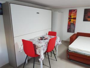 a dining room with a table and chairs and a bed at Sole...Mare...e...Spiaggie Bianche! in Vada